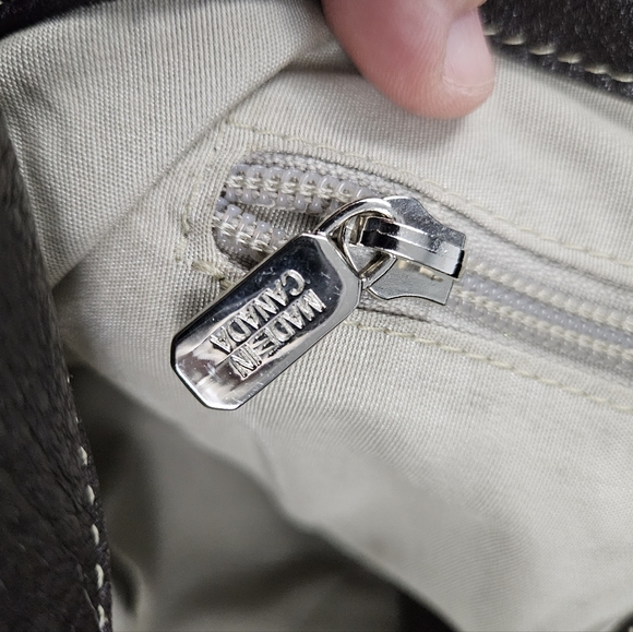 ROOTS | Olivia pleated leather hobo purse - Picture 10 of 13